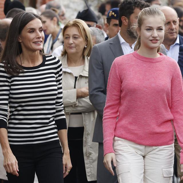 Los 4 looks de la princesa Leonor que han triunfado en 2022: de su blazer de cuadros a su jersey rosa viral
