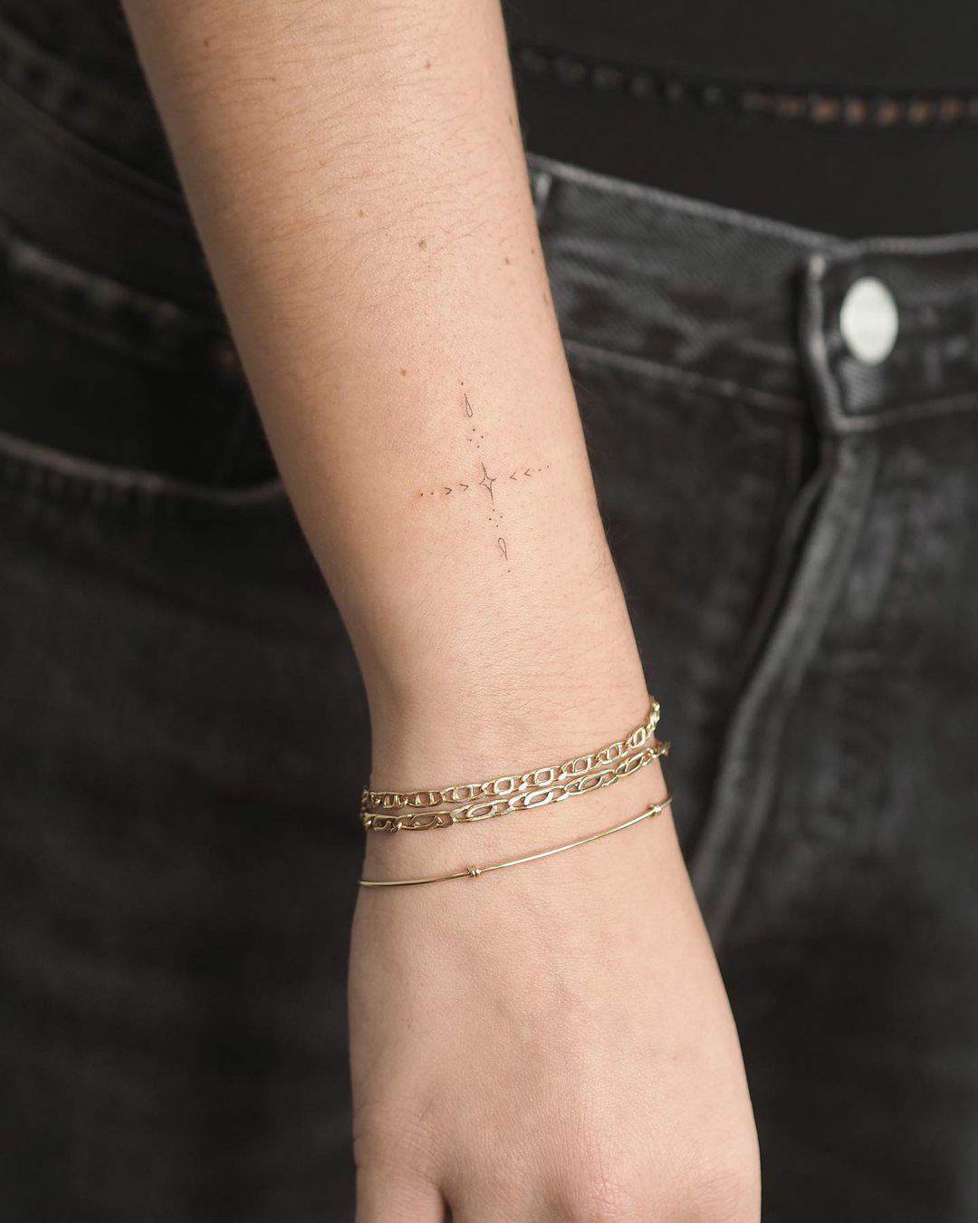 Tatuaje en forma de cruz