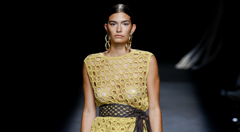 Simorra presenta en la Semana de la Moda de Madrid su nueva colección SS24 con una oda al arte ancestral de tejer